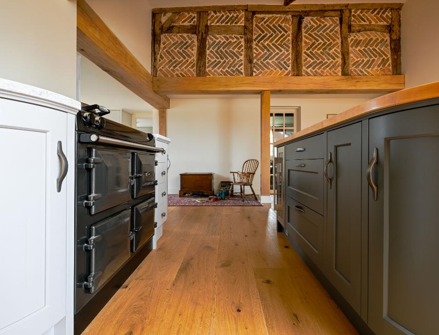 A bespoke Traditional Kitchen by KitchenMakers