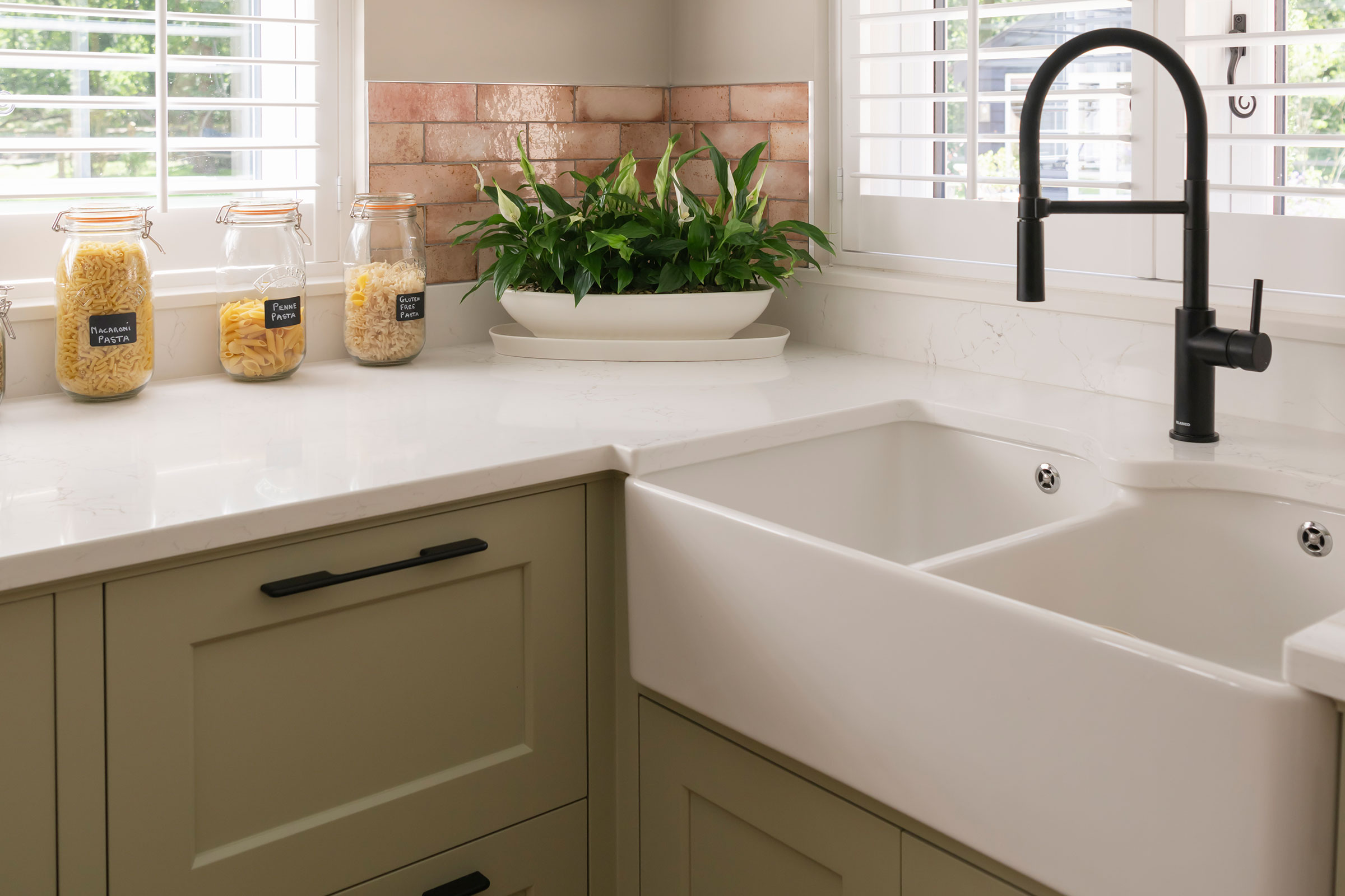 properly fit traditional belfast sink with contemporary accessories